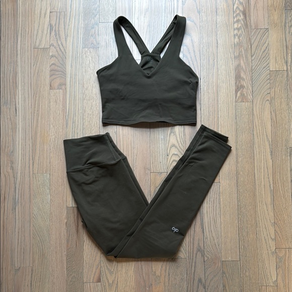 Olive Green Alo Yoga Activewear Set (S/M) - Picture 1 of 4